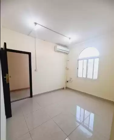 Residential Ready Property Studio U/F Apartment  for rent in Al Sadd , Doha #7666 - 1  image 